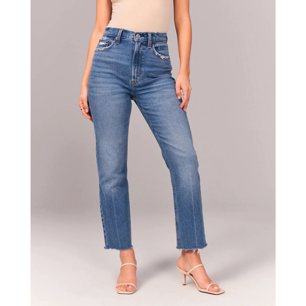 Abercrombie Curve Love Ultra High Rise Ankle Straight Jeans in Medium Wash
